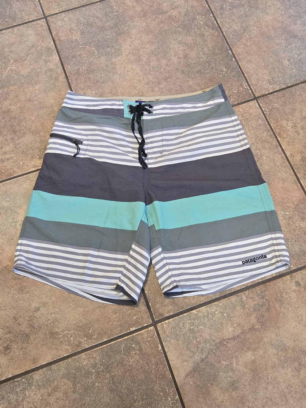 Patagonia Men’s Board Shorts Swim Trunks Striped Blue Gray Size 30